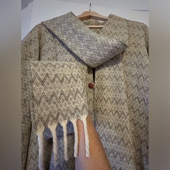 Poncho Cape Authentic Mexican Handwoven - Picture 5 of 6